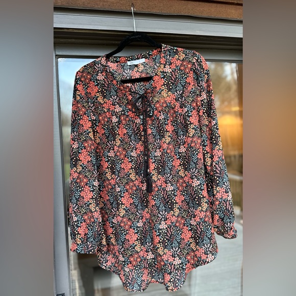 Beautiful colors blouse Size M - Picture 2 of 9